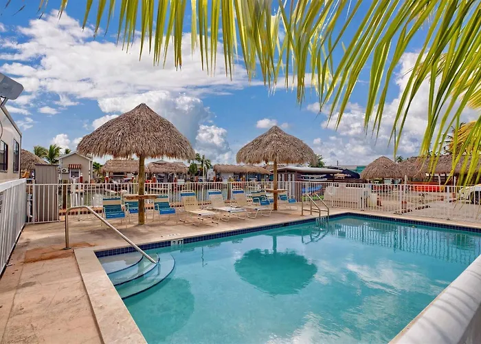 Tiny Home On Waterfront, Bay Views, Deck, Pool