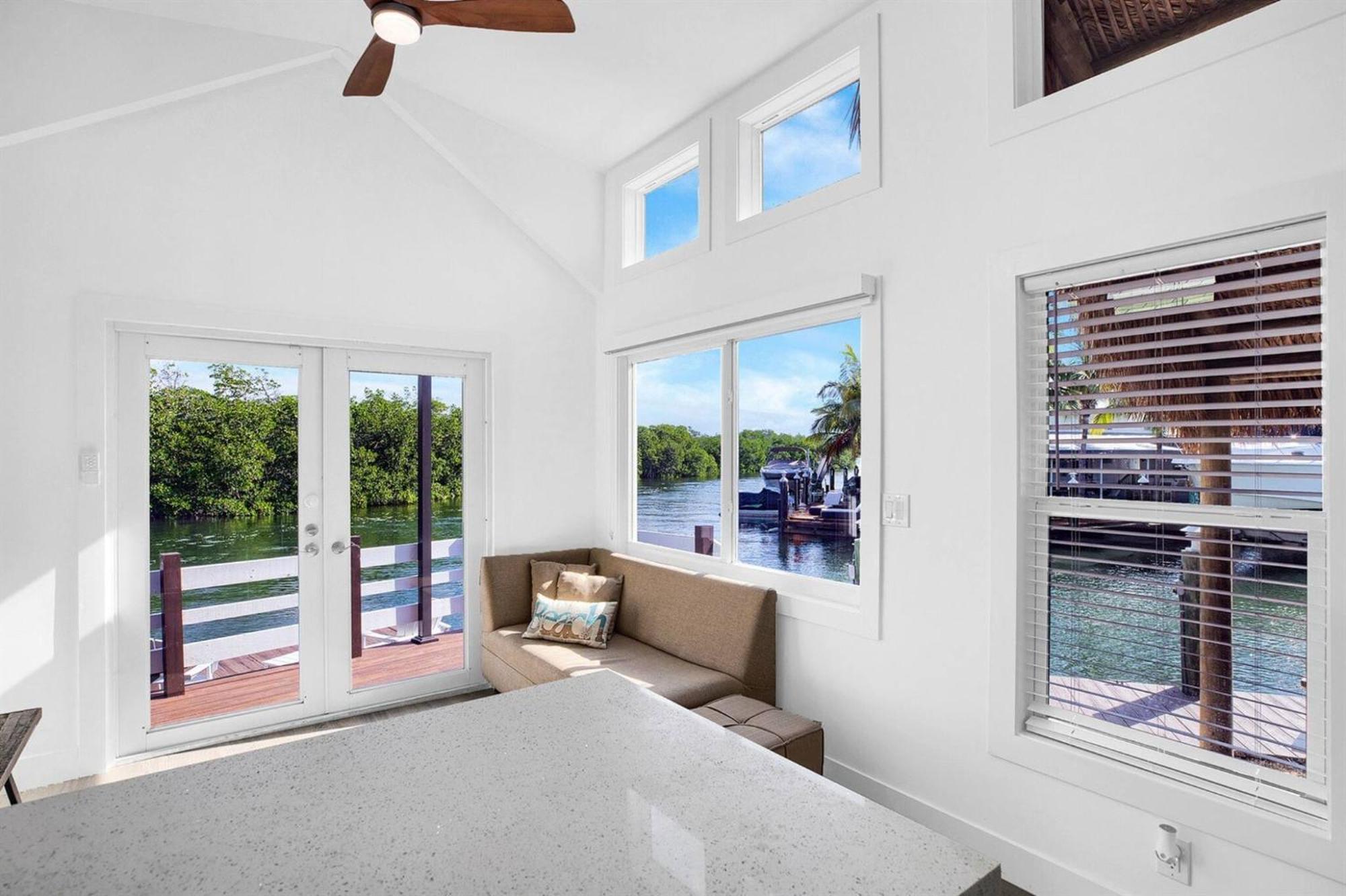 Tiny On Waterfront, Bay Views, Deck, Pool * Jewfish