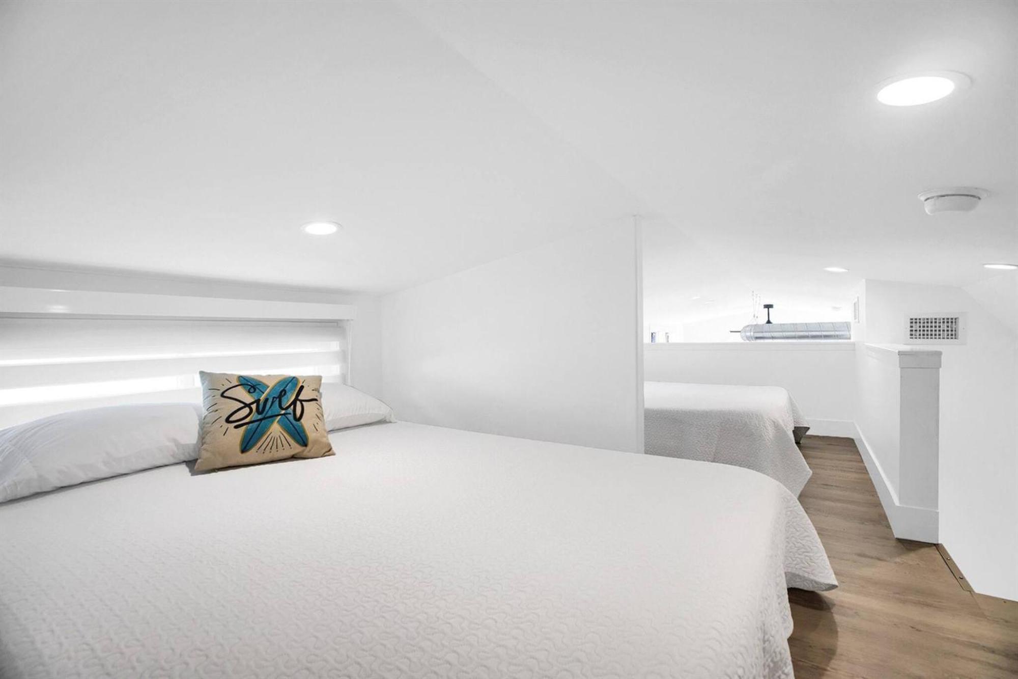 Tiny On Waterfront, Bay Views, Deck, Pool * Jewfish