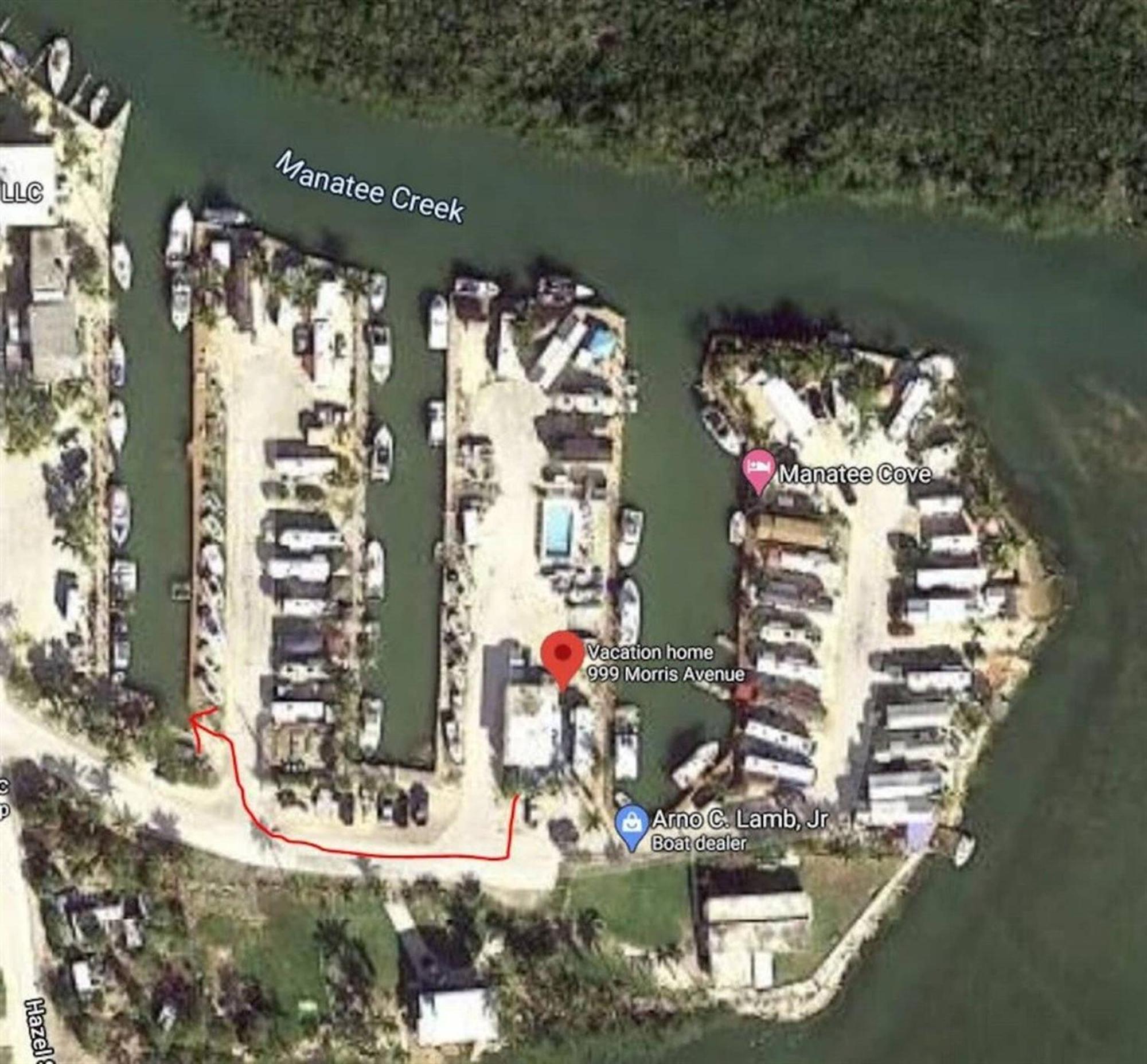 Tiny On Waterfront, Bay Views, Deck, Pool Holiday home *